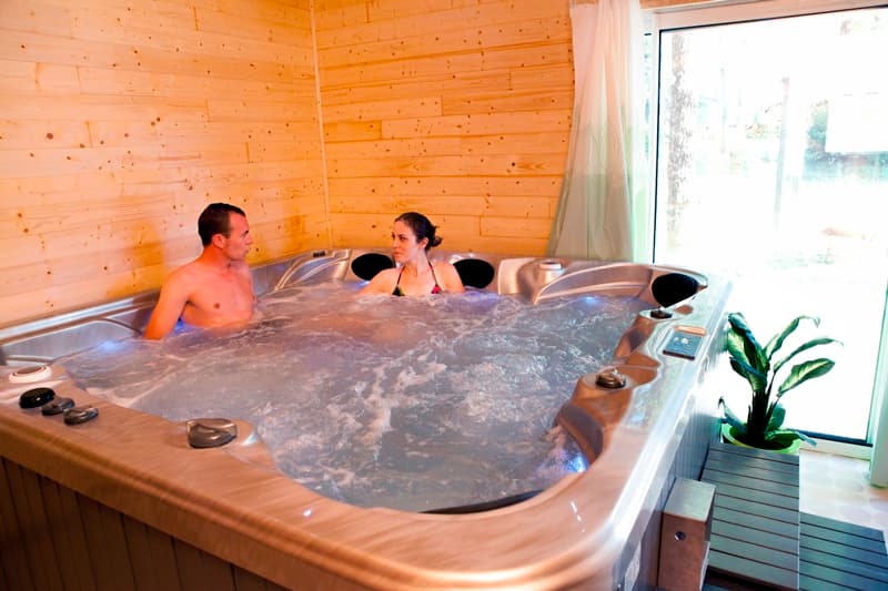 Camping le Garenne_chalet SPA©DELEBARRE