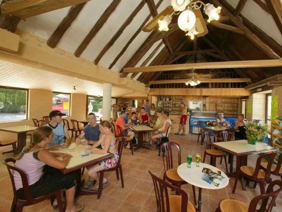 Camping le Lac_restaurant