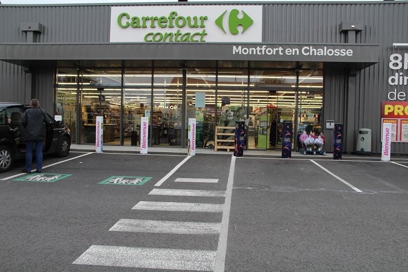 Carrefour contact - façade