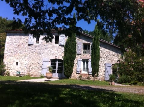 Caverie de Peyroux - extérieur2