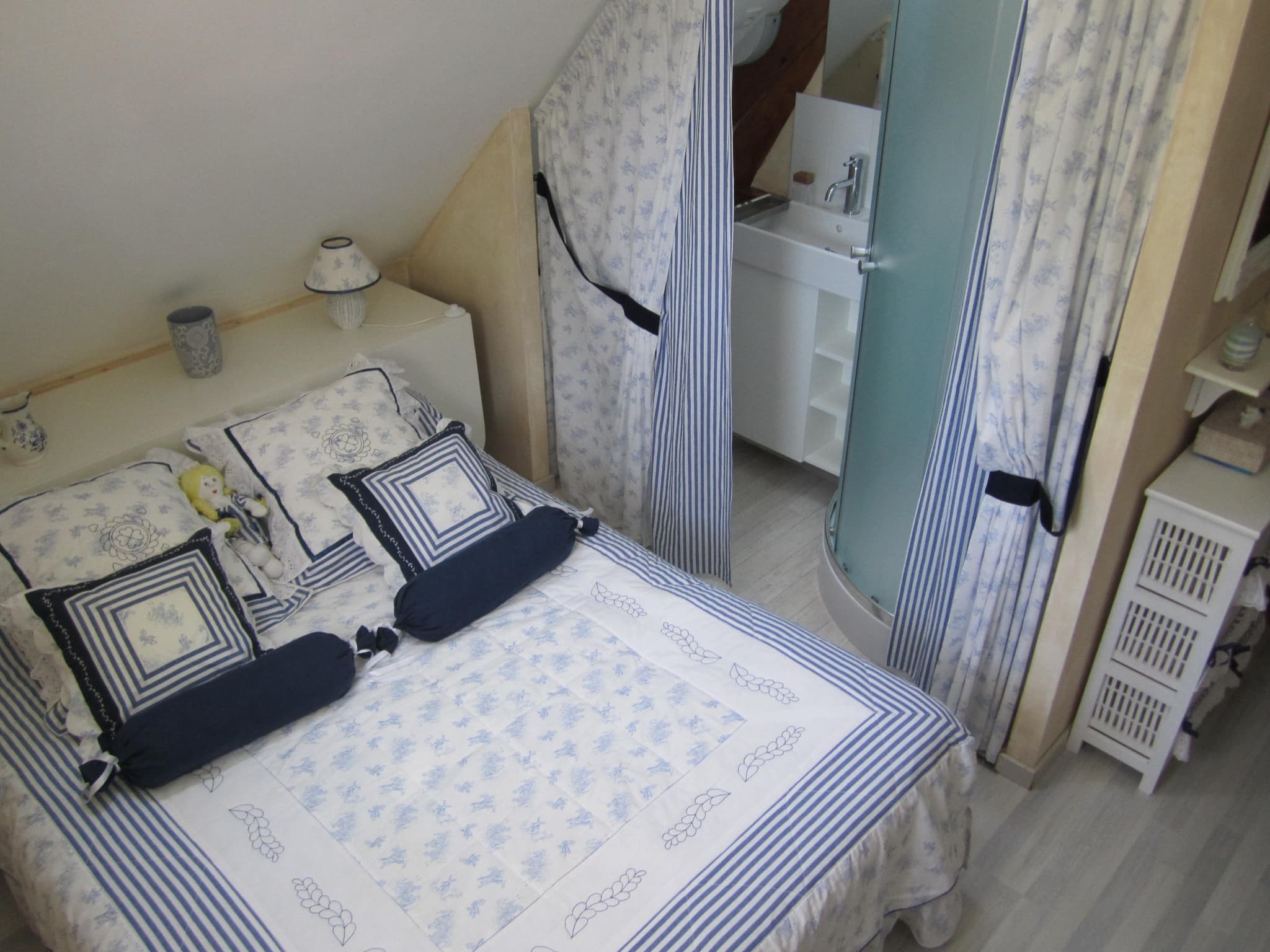 gite-les-tourriers-chambre-saint-laurent-des-hommes-tourisme-vallée-isle