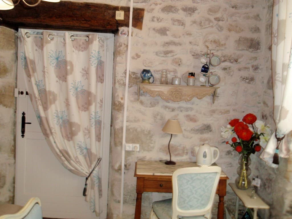 ChHotesLeBacquet-StJulienMaumont_bureau_11