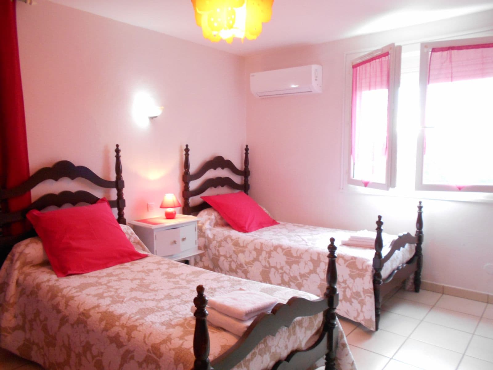 Chambre enfants avec 2 lits de 90x190