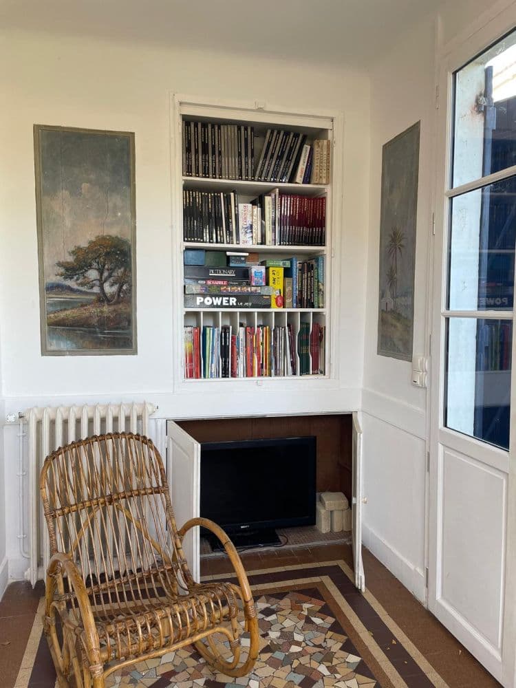 Chambre 3 véranda côté livres