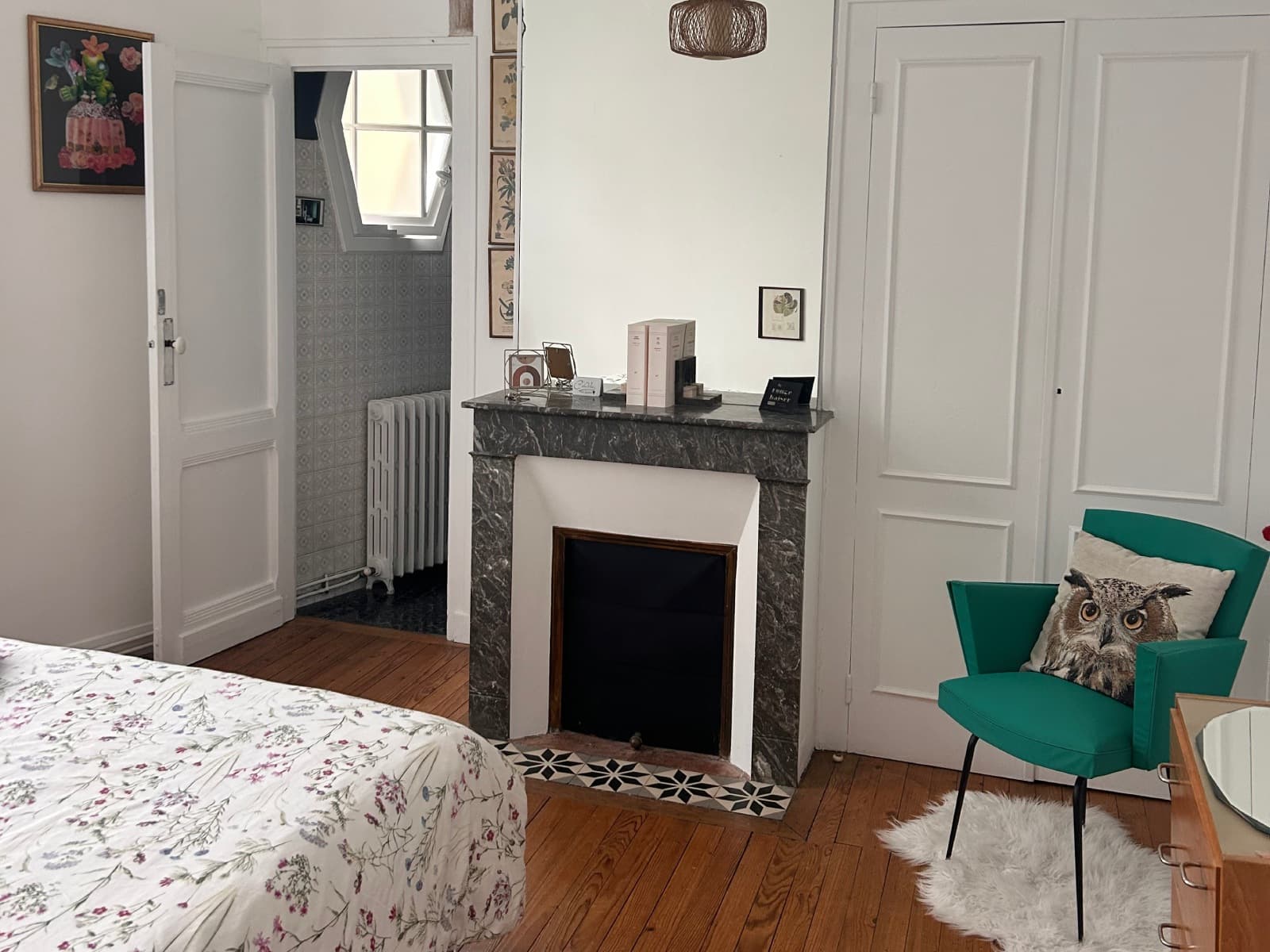 Chambre avec accès salle de bain