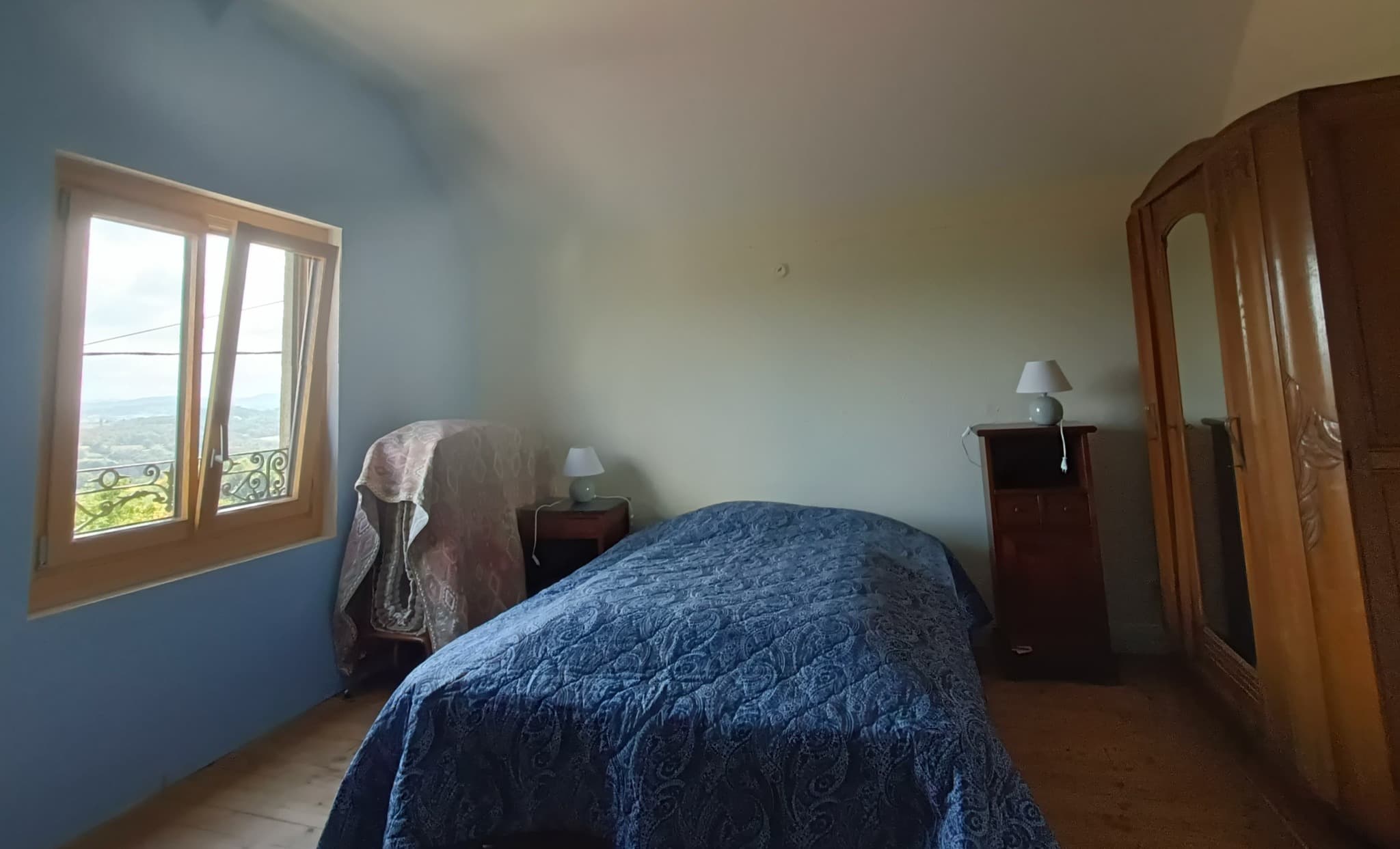 Chambre bleue du Gîte Le Salon à Branceilles_6