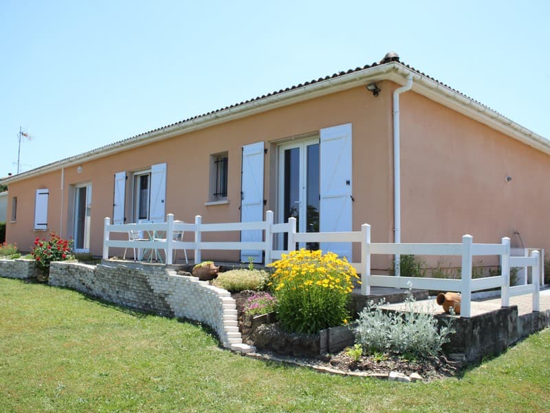 Chambre_eglantine_exterieur_fleuri
