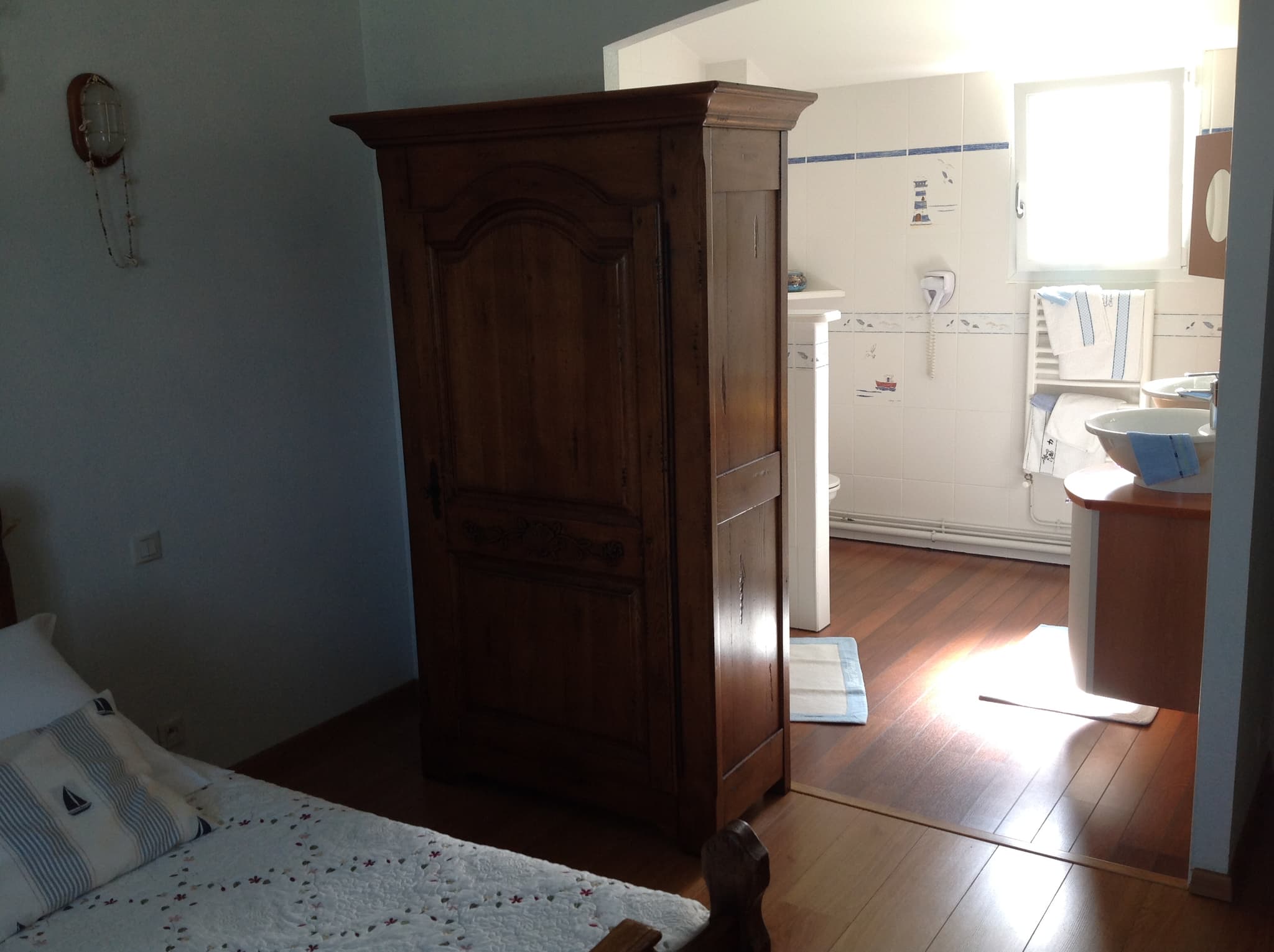 Chambre et salle de bain