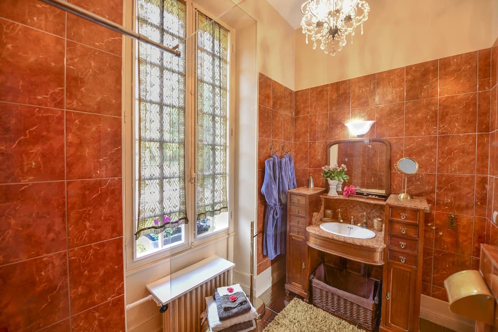 Chambre singe salle de bain 1