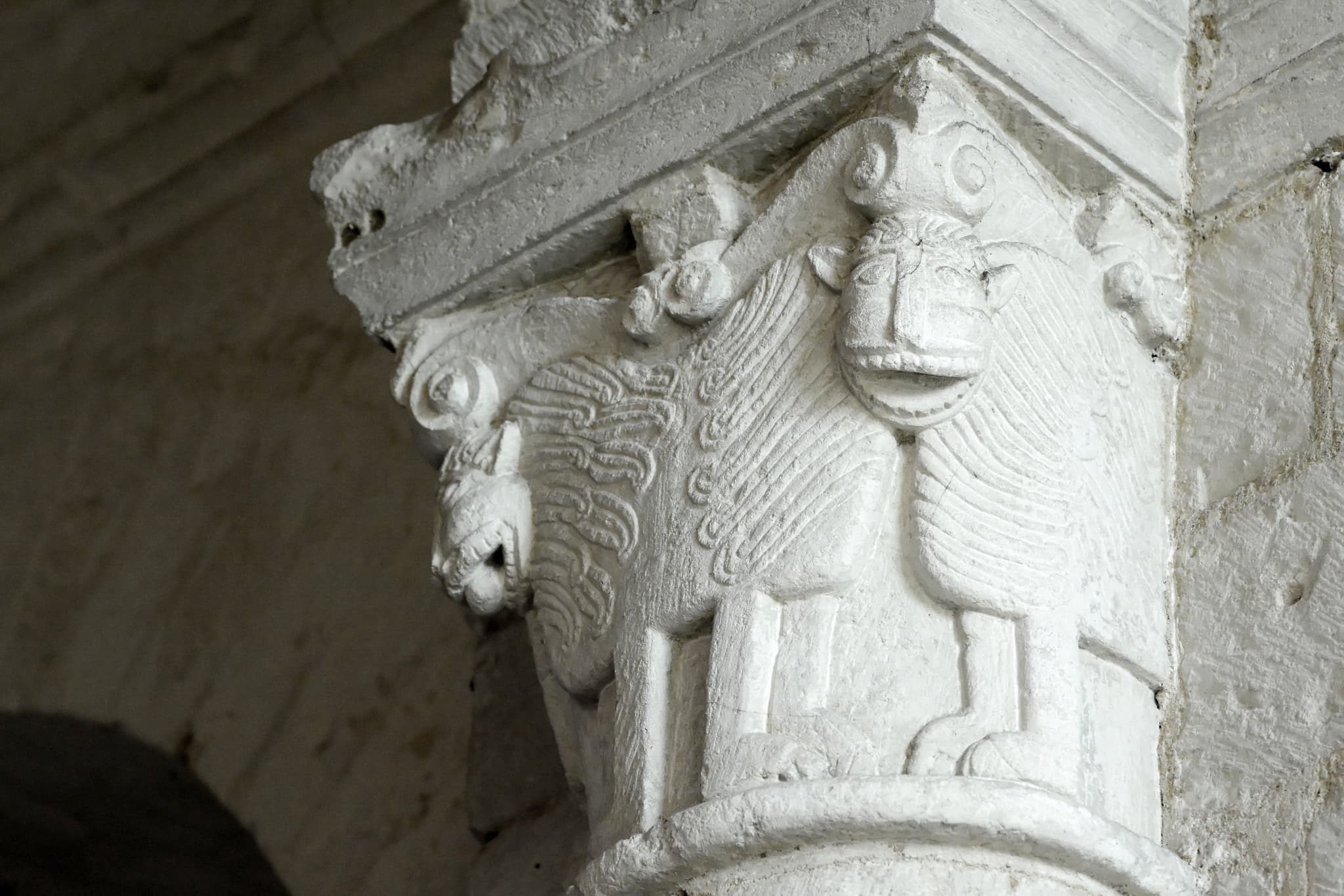 Champdeniers-chapiteau-eglise (pw)2041