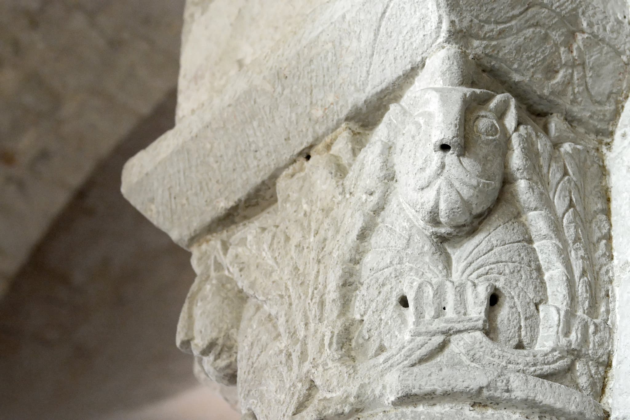 Champdeniers-chapiteau-eglise (pw)2043