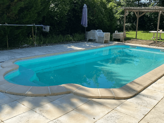Château Perroterie St Sernin piscine2