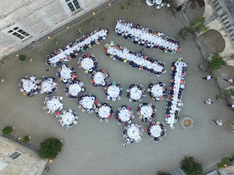 Chateau-de-Poudenas-drone-cour-poudenas