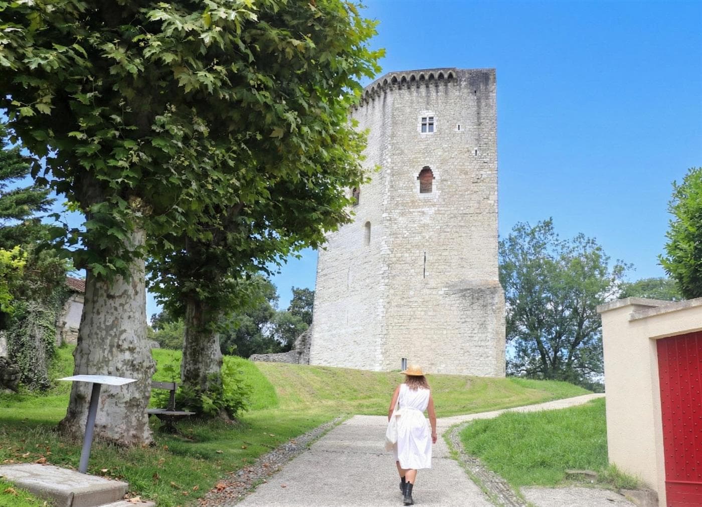 Chateau-moncade-orthez-entree