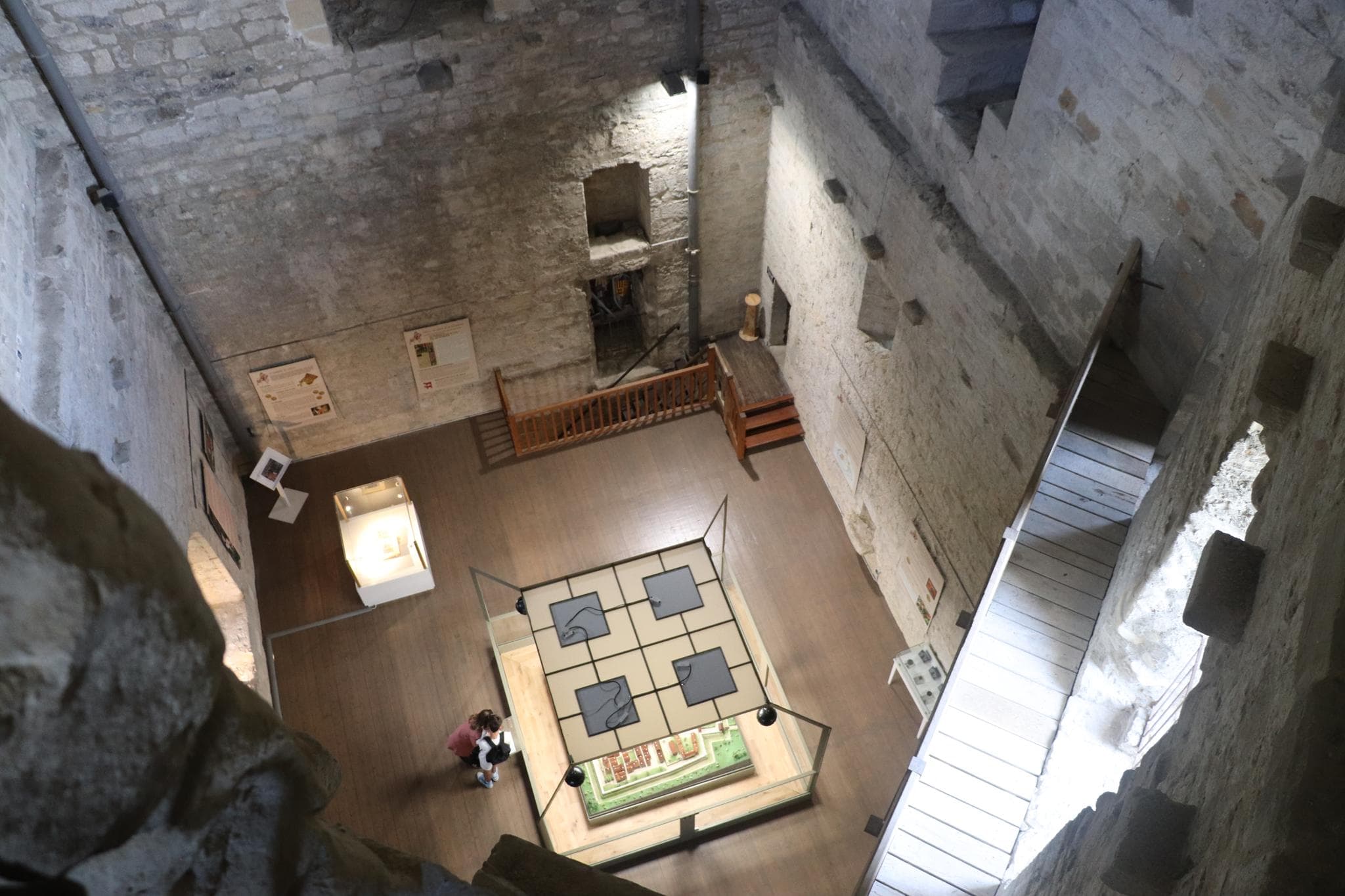 Chateau-moncade-orthez-salle-tour