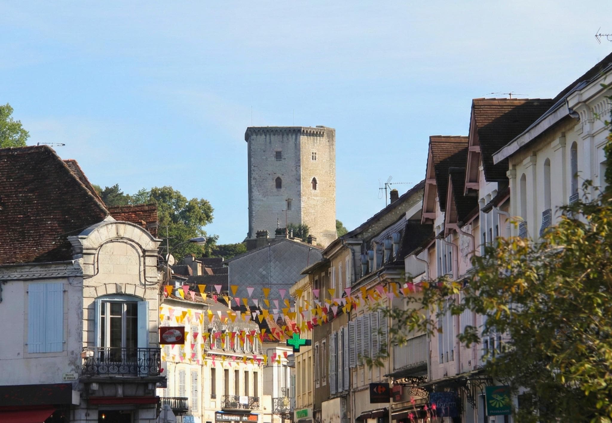 Chateau-moncade-orthez-ville