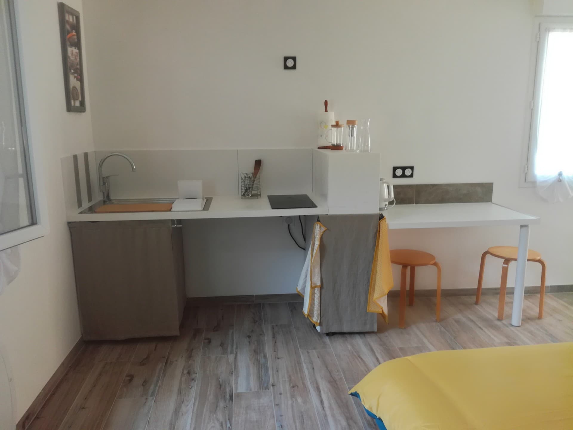 Chez L kitchenette