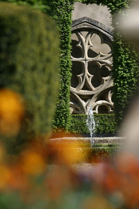 Eglise Notre-Dame et jardins du Cloître