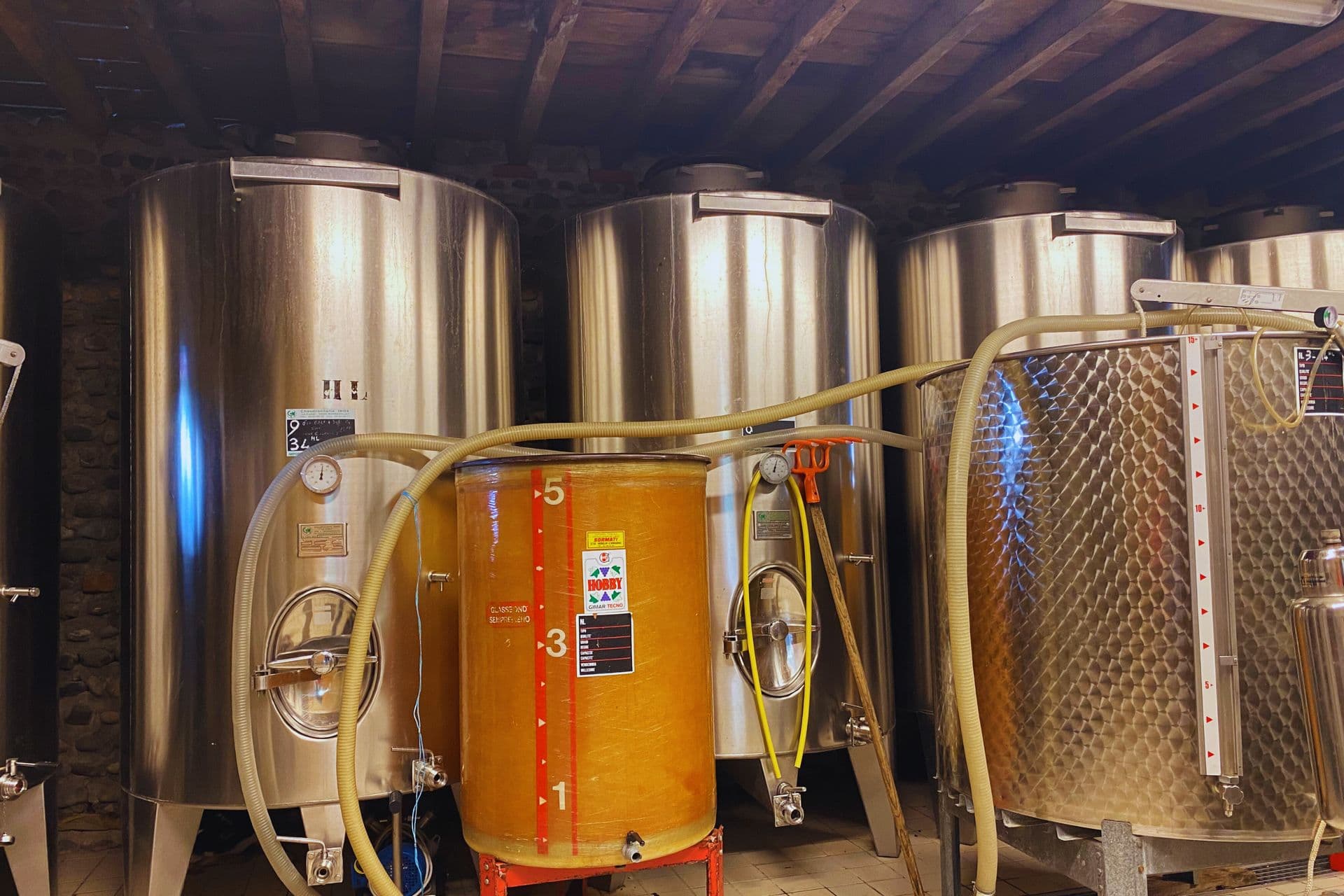 Domaine Peyrette vignoble jurancon cuqueron chai cuves