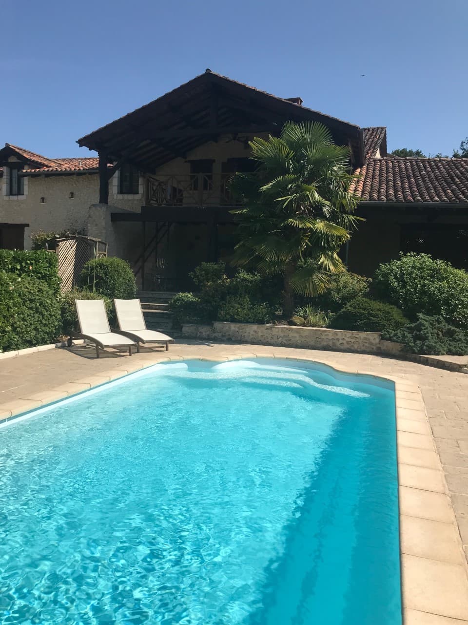 Clos-de-Charroux-piscine2
