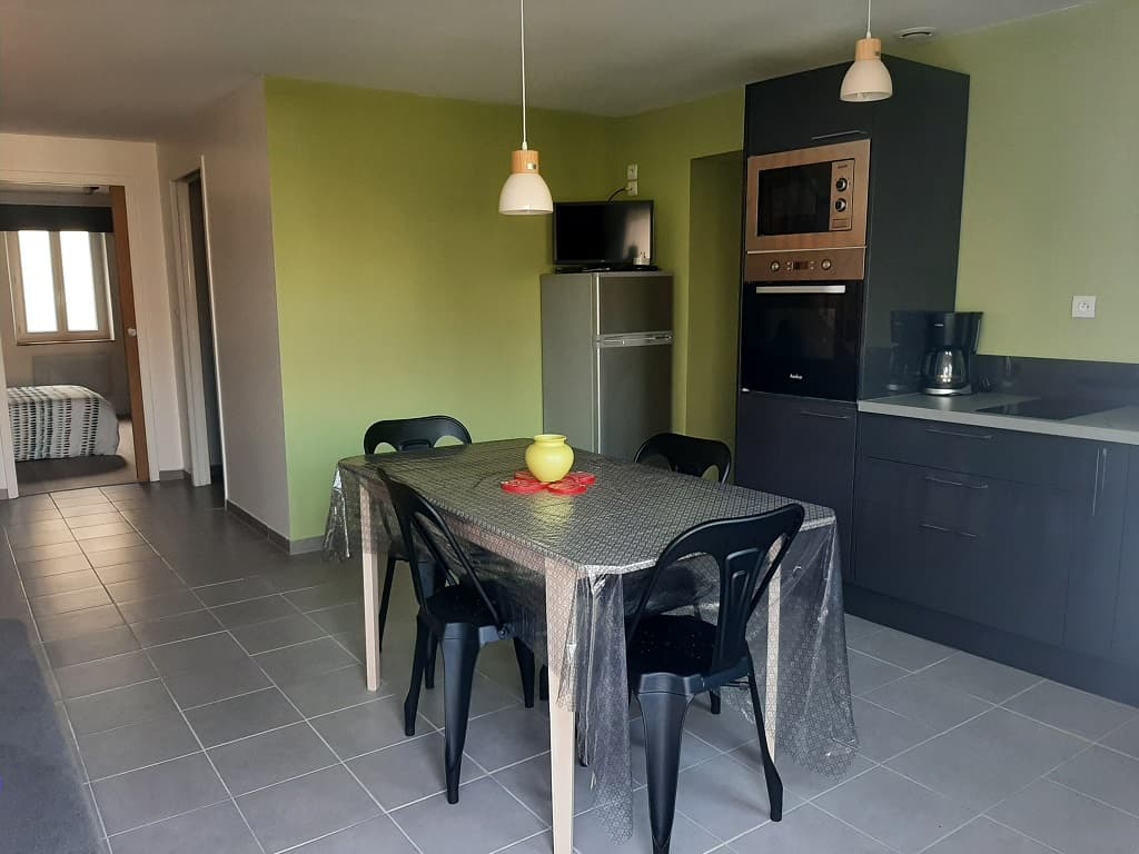 Cousin - séjour vers chambre