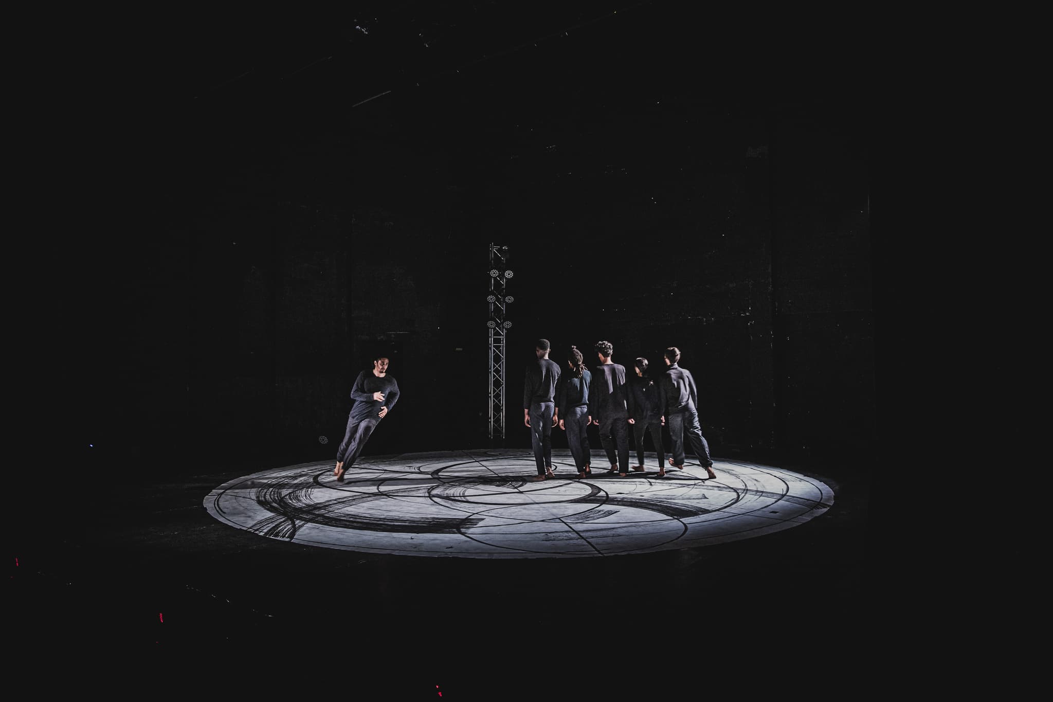 Crossing©Studio 84