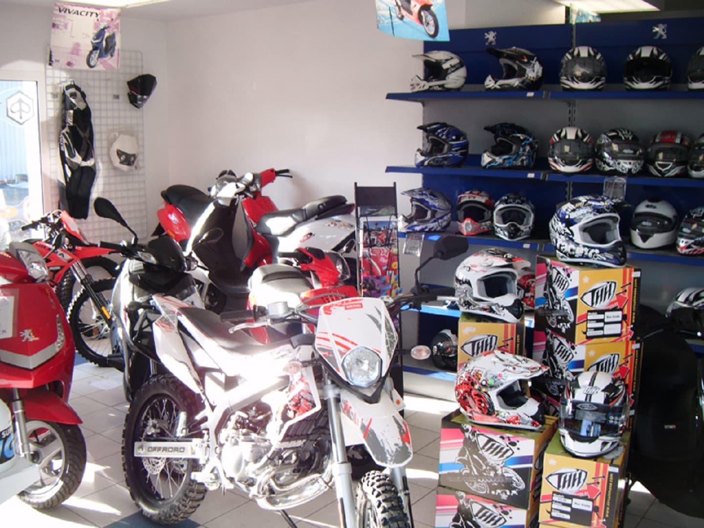 Cycles Poppe-intérieur-motos