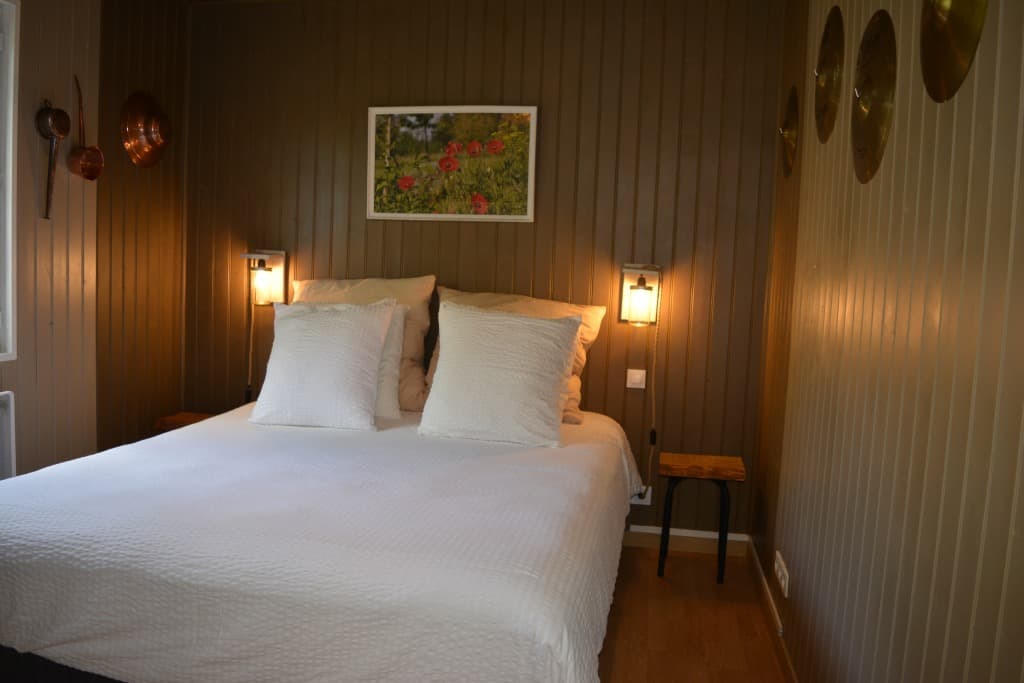 Chambre lit 160x200 salle d'eau wc privatif