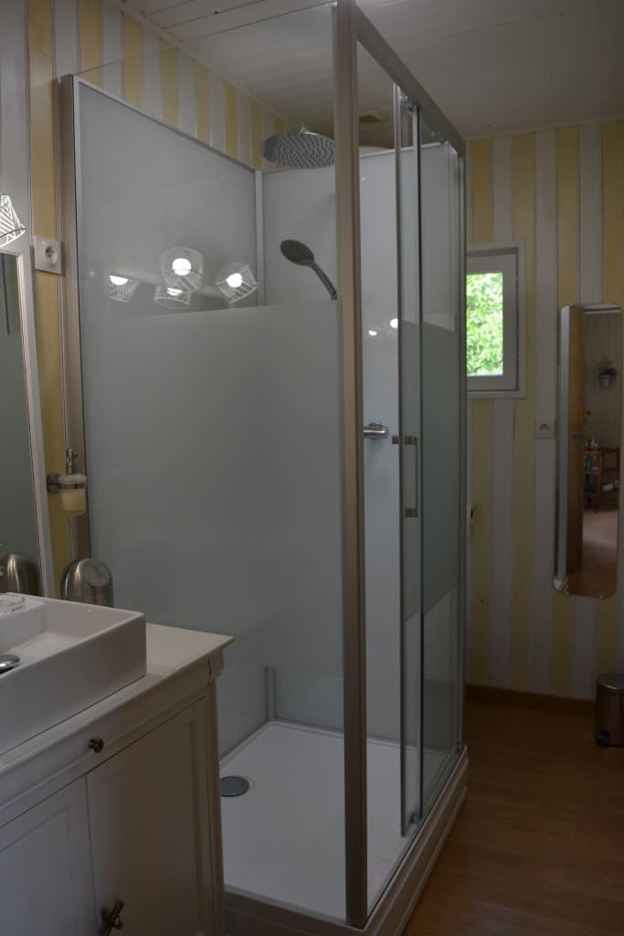 Salle d'eau de la chambre lit double