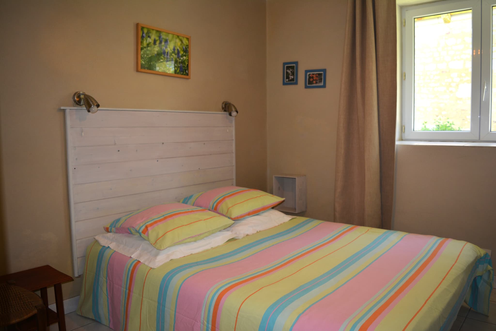Chambre lit de 140 le petit gîte