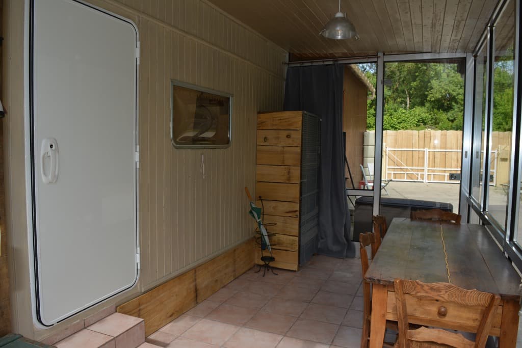 Espace entre intérieur et extérieur