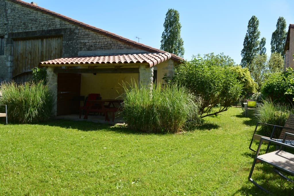 Le petit gîte de Sainte Megrine jardin clos