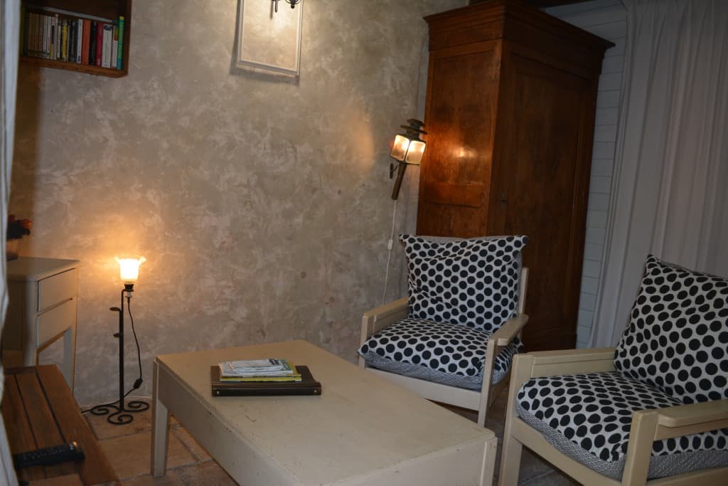 Salon privé chambre d'hôtes le carré rouge Sainte Megrine