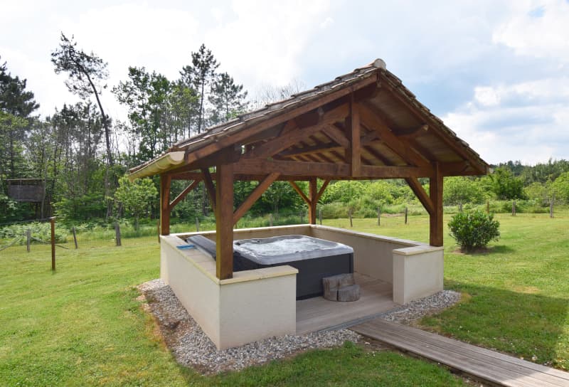 HLOAQU047FS002VB_jacuzzi