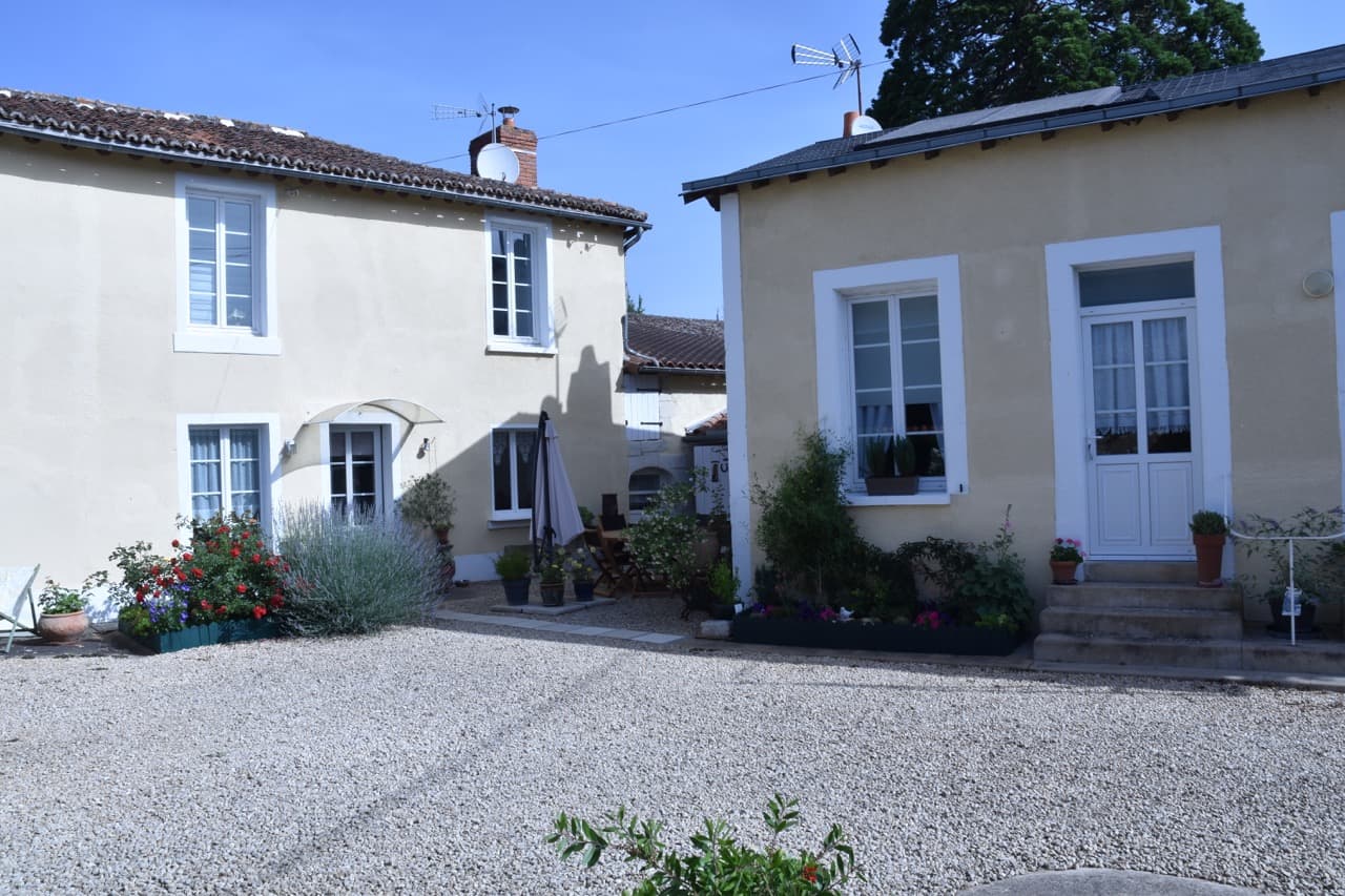 FACADE MAISON ET CHAMBRES-2022