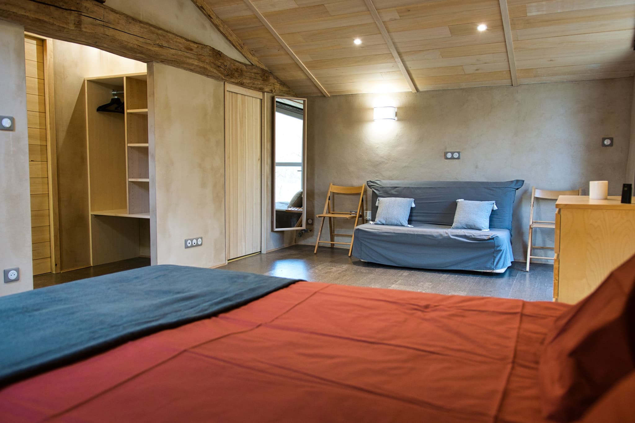 Grande chambre de 24m2 une salle d’eau avec douche à l'italienne, WC indépendant