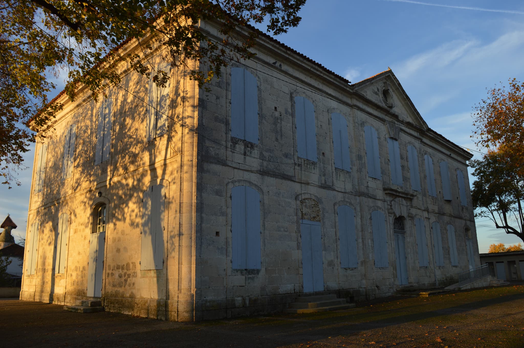 Extérieur salle des fêtes du château