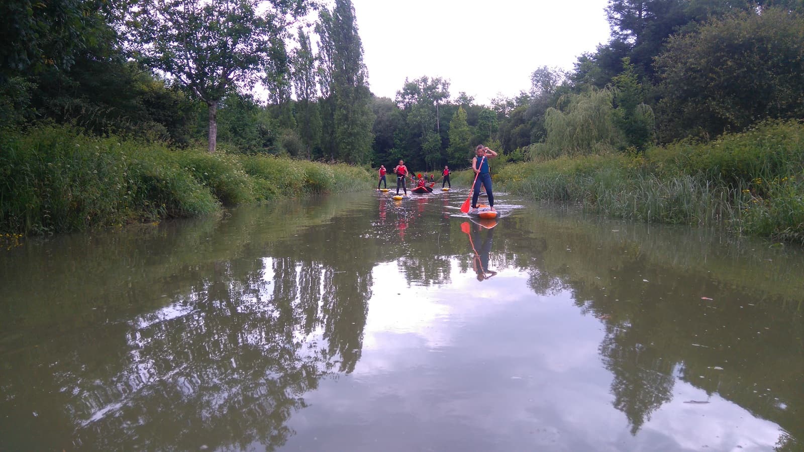 Pirogue et surf