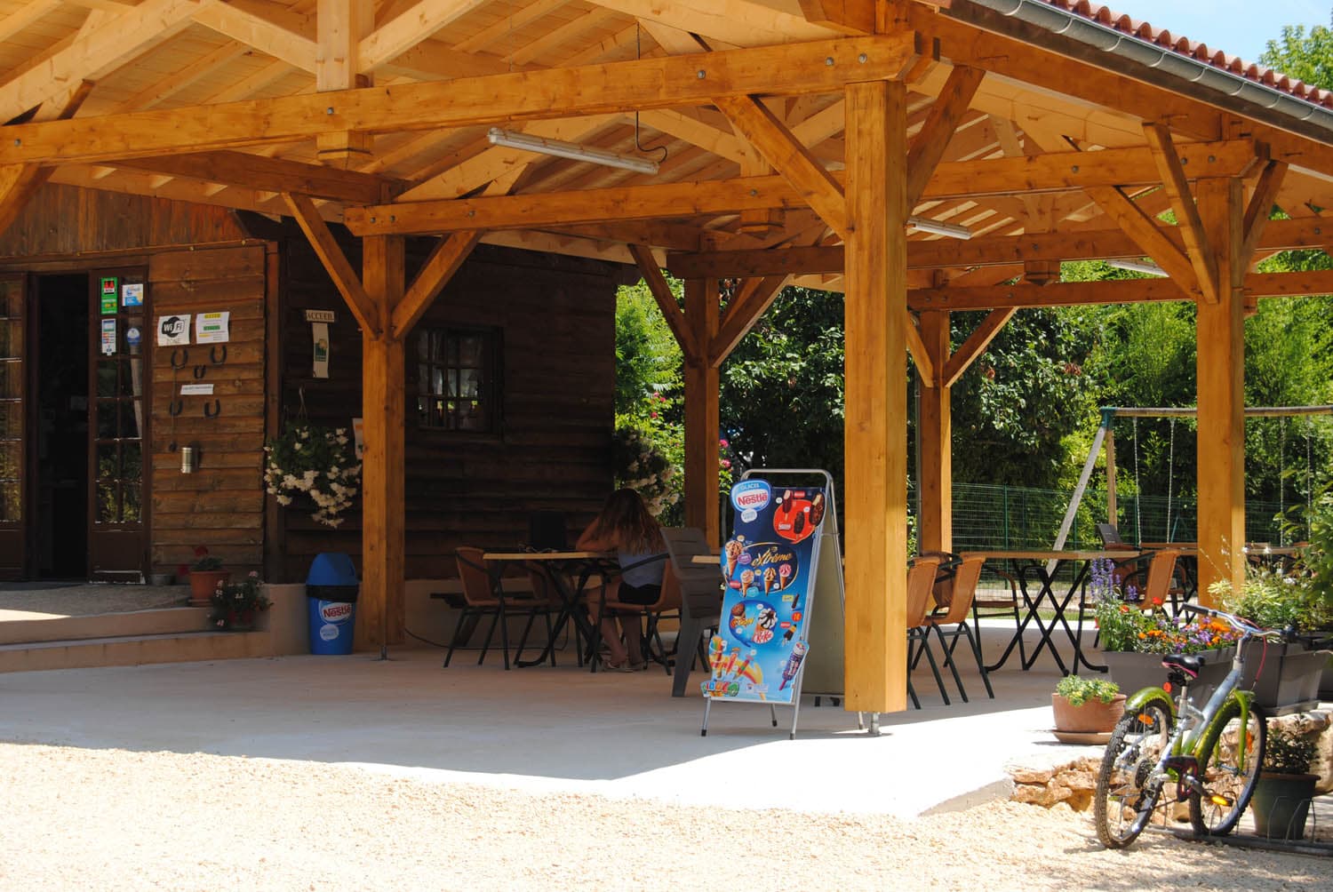 CAMPING LES PIERRES CHAUDES