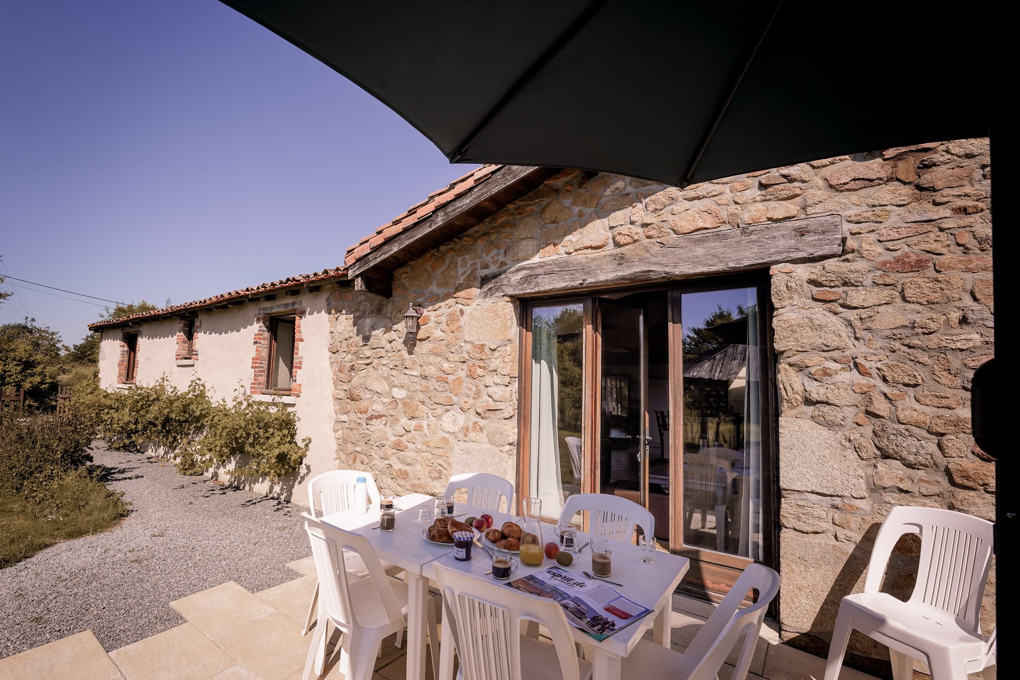clazay-gite-la-maison-dEva-du-domaine-des-gites-de-la-chouette-blanche-Terrasse