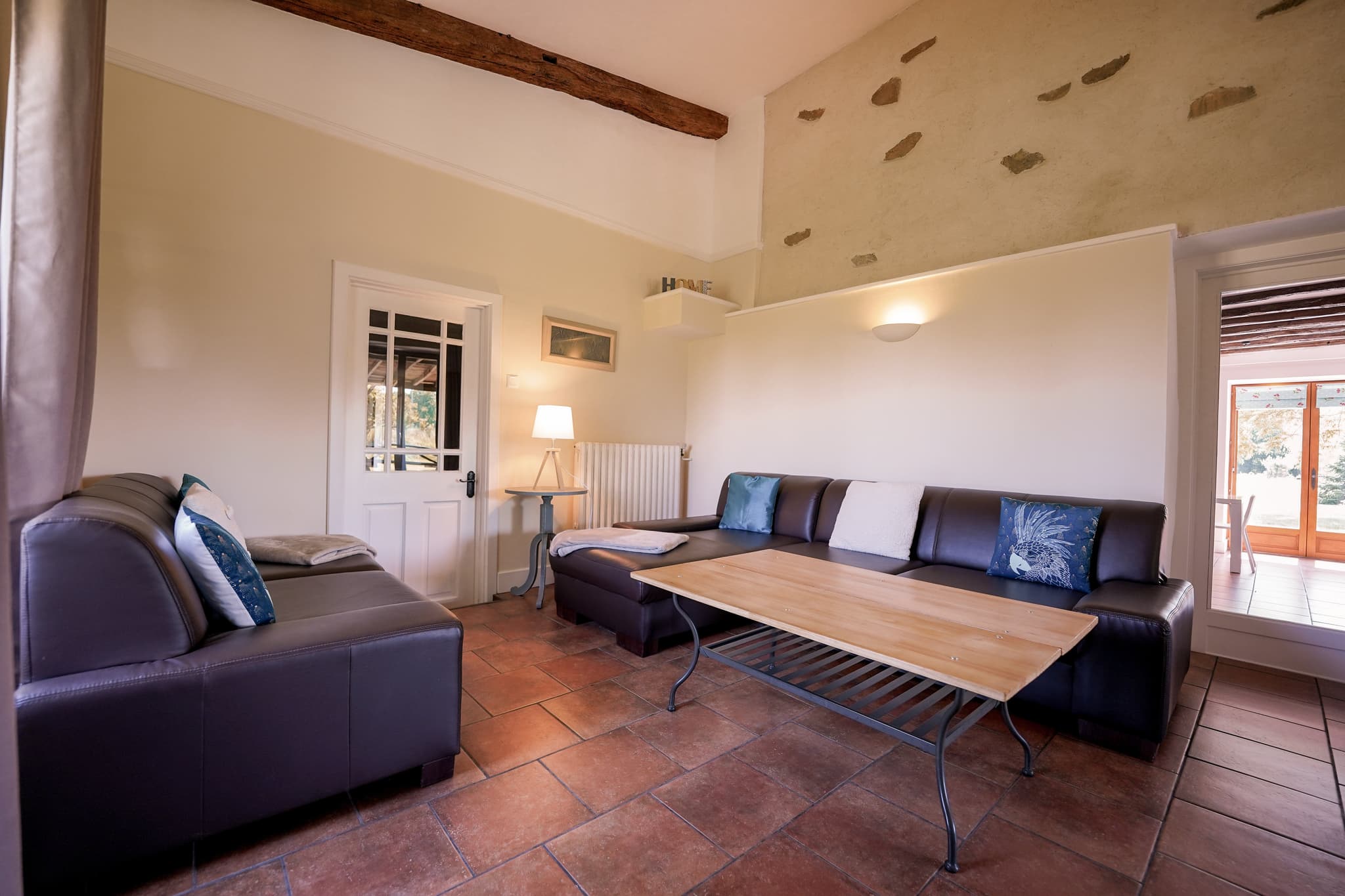 clazay-la-maison-de-caroline-domaine-des-gites-de-la-chouette-blanche-salon1-1