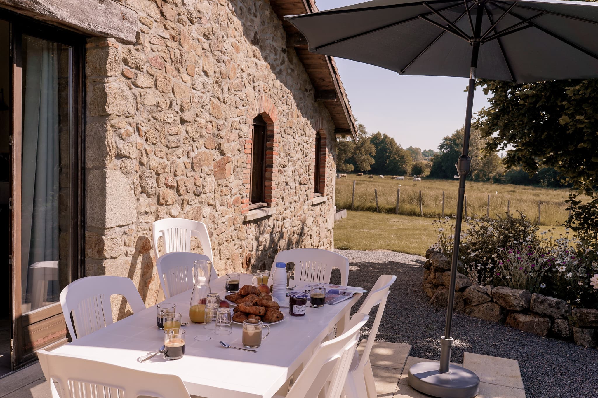clazay-gite-la-maison-dEva-du-domaine-des-gites-de-la-chouette-blanche-Terrasse4
