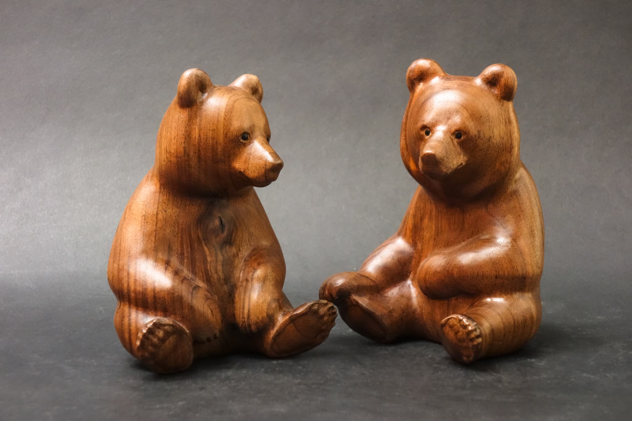 « Les oursons », h 15 cm, noyer, Delacoux 2025