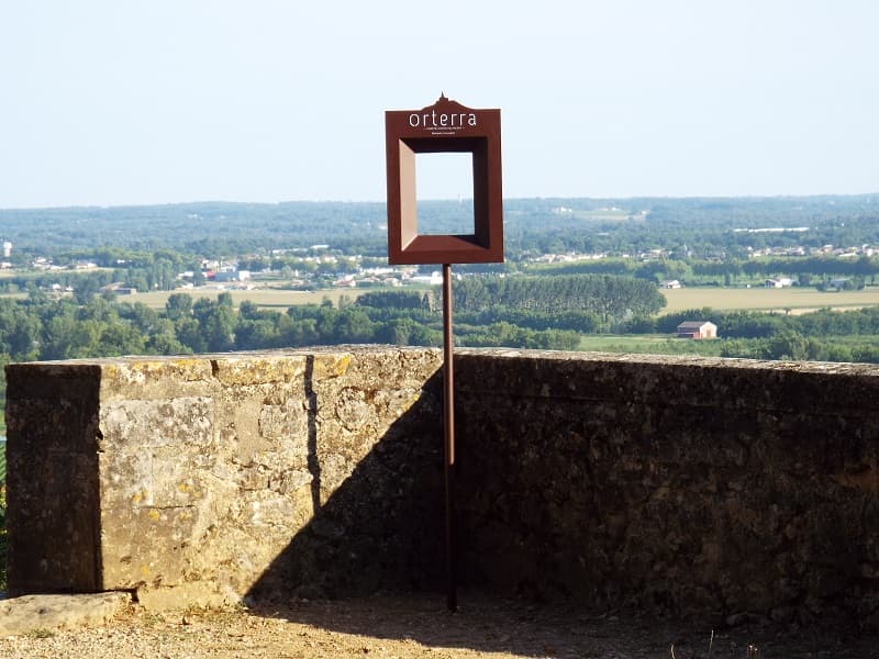 Panorama depuis la balustrade du château de Tastes