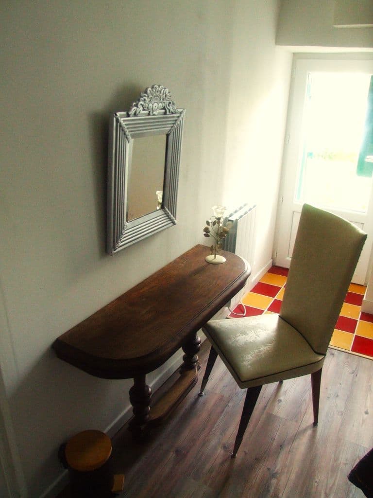 Chambre 1 avec coiffeuse