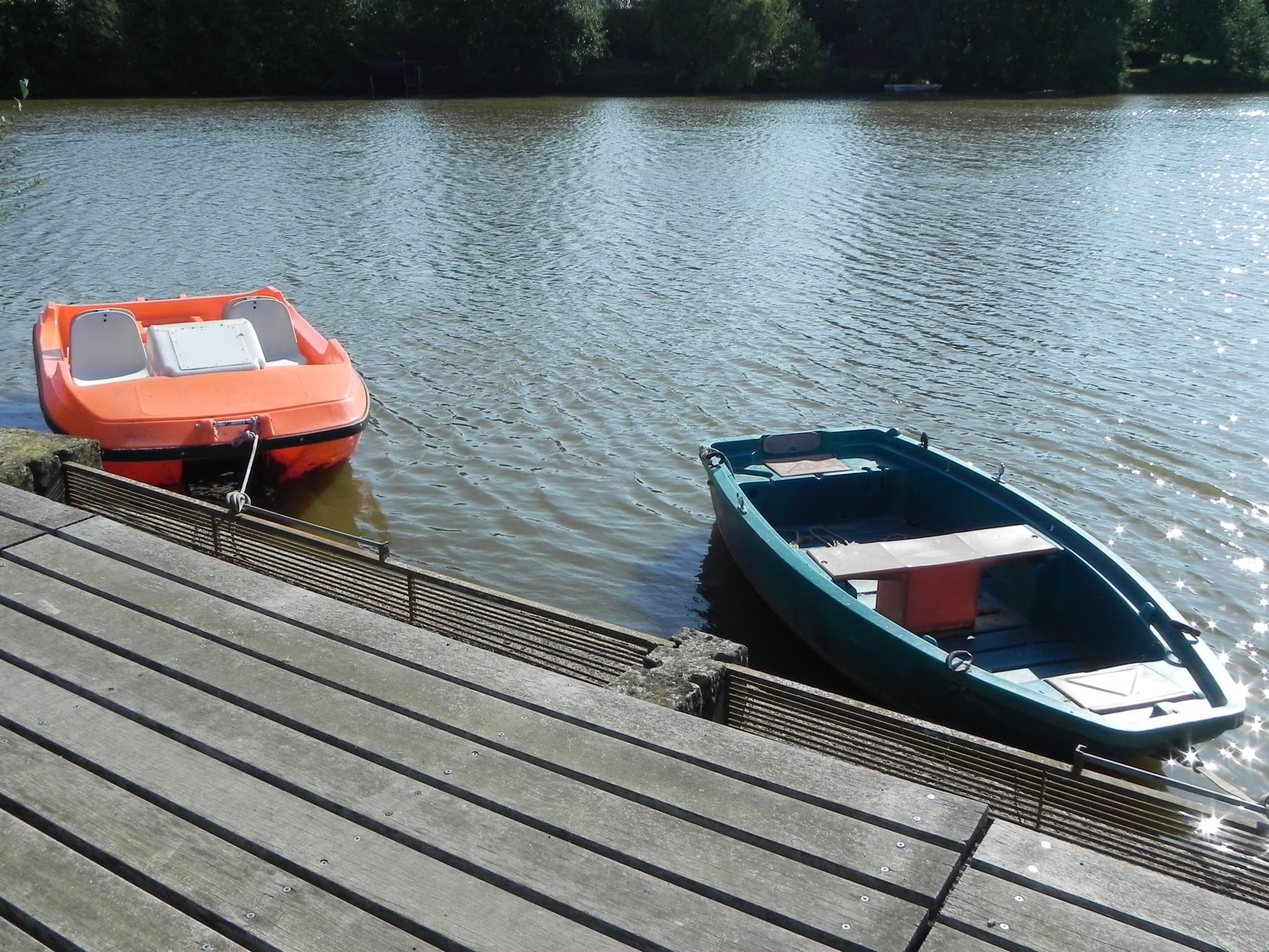 Barque et pédalo mis à disposition des locataires