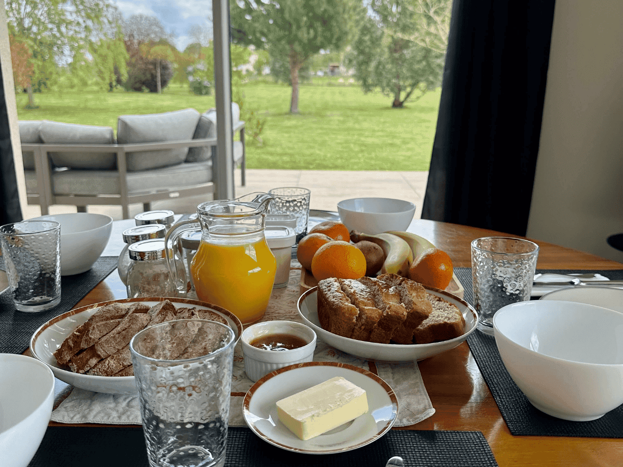 Petit déjeuner dans la salleà manger l'hiver