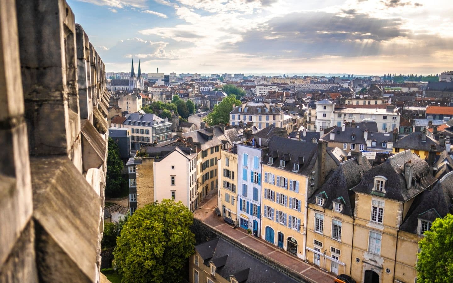 Le quartier du château de Pau et les créneaux du donjon