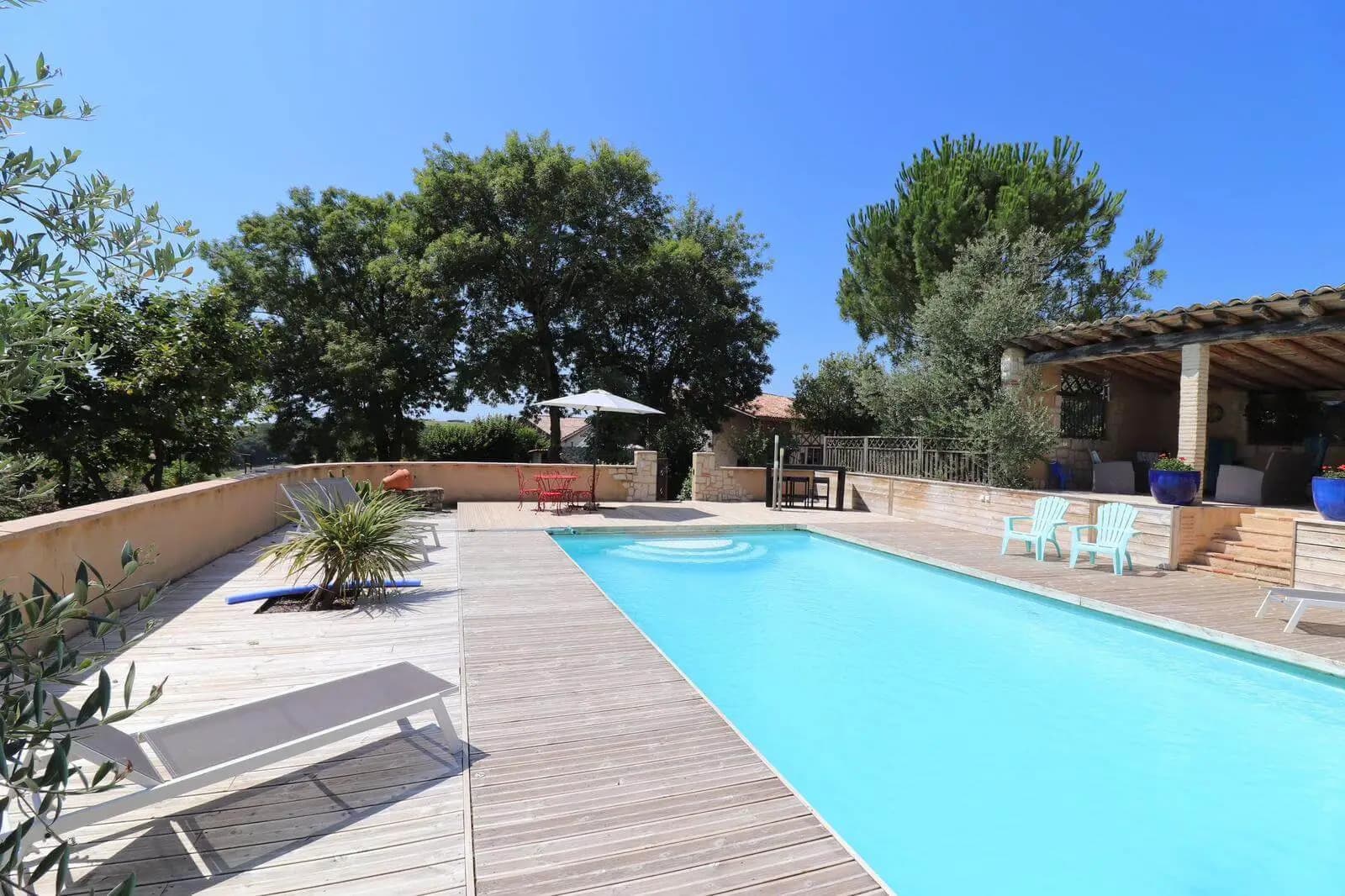 Domaine-Ghislaine-piscine-3