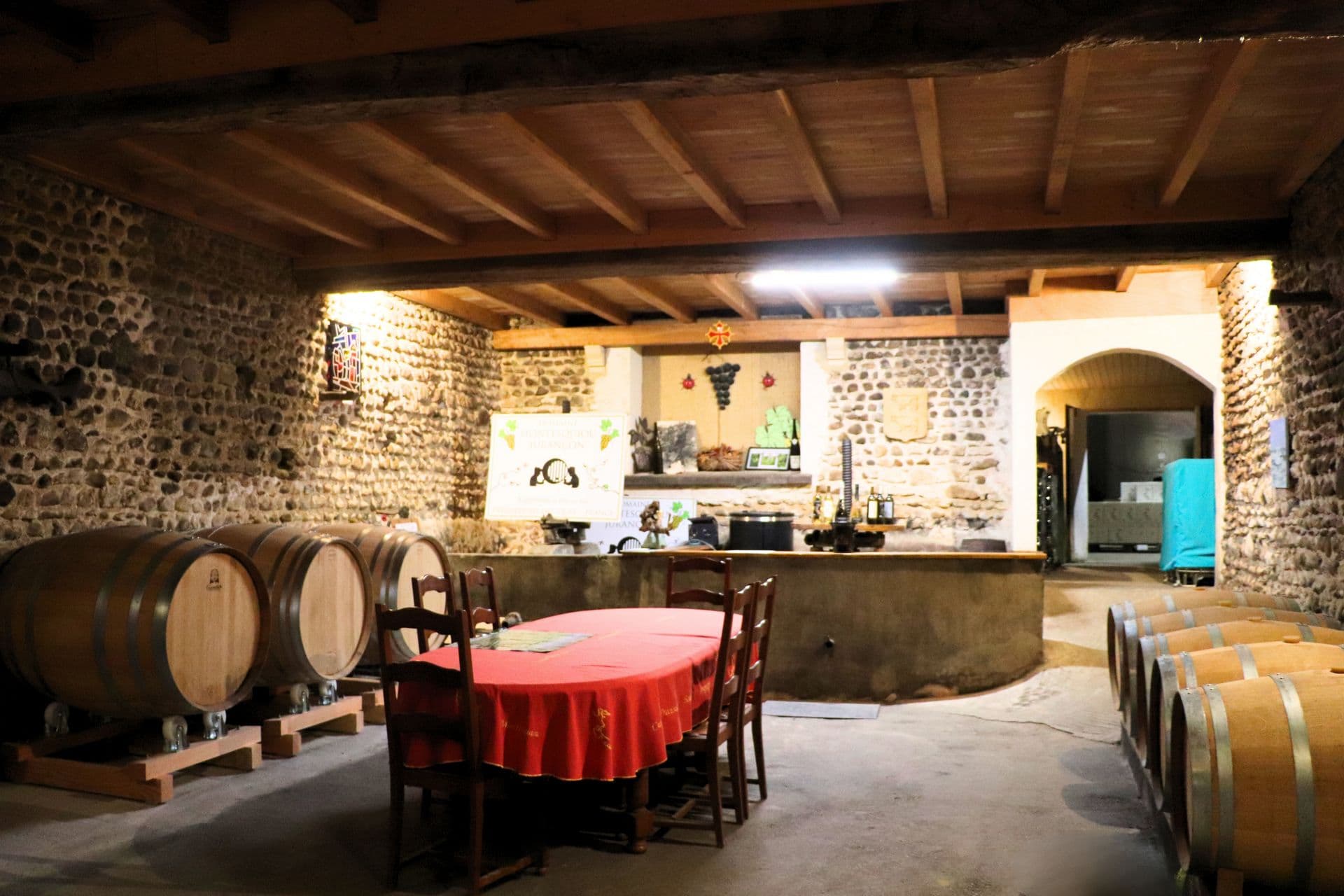 Domaine Montesquiou monein vignoble jurancon Chai